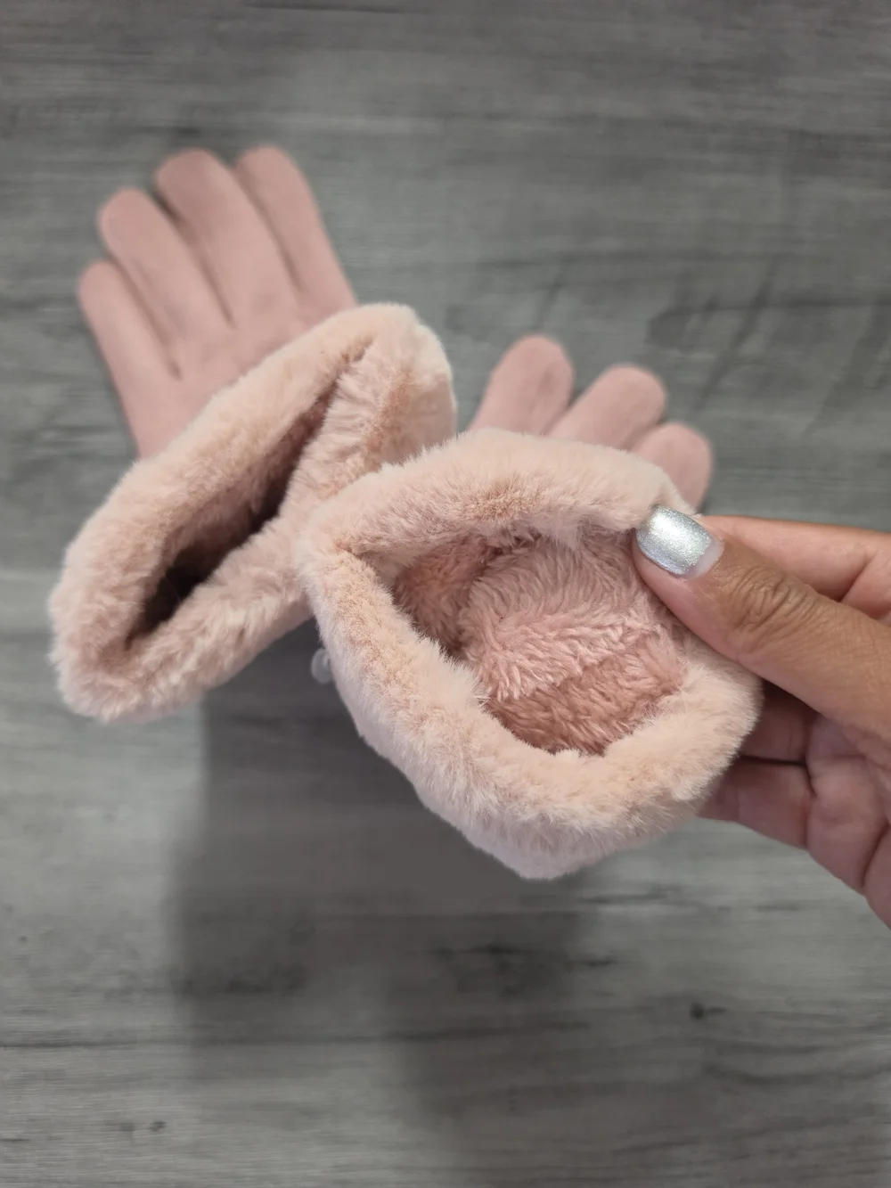 Pink Heart-Appliqué Faux-Fur Cuff Gloves Ultra Sweet